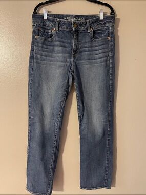 American Eagle Outfitters Women’s Medium Blue Straight-Leg Jeans